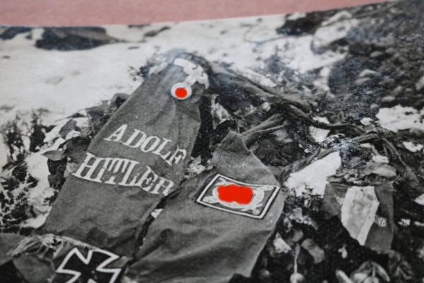 altes Foto Grabkranz von Adolf Hitler für die gefallenen Matrosen in Norwegen